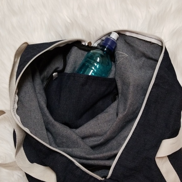 📍NWOT | GYM & JUICE Duffle Bag - Picture 7 of 8